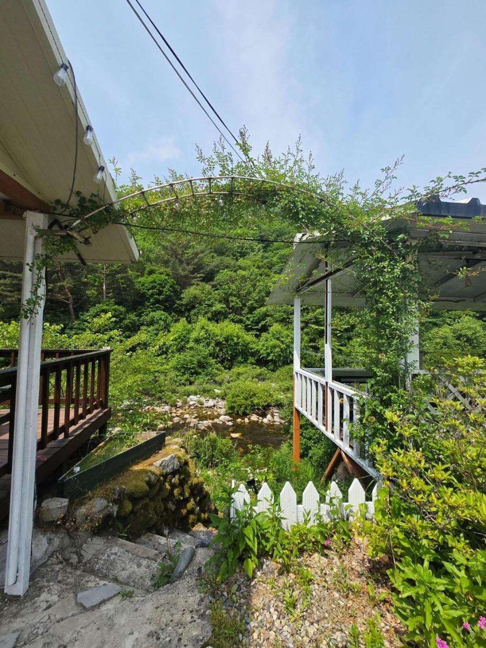 Pyeongchang Heungjeong Valley 409 Pension Exterior foto